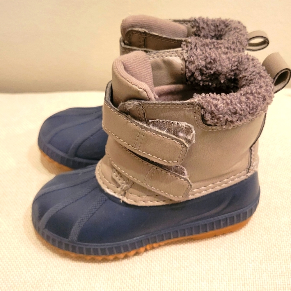 Old Navy insulated snow boots